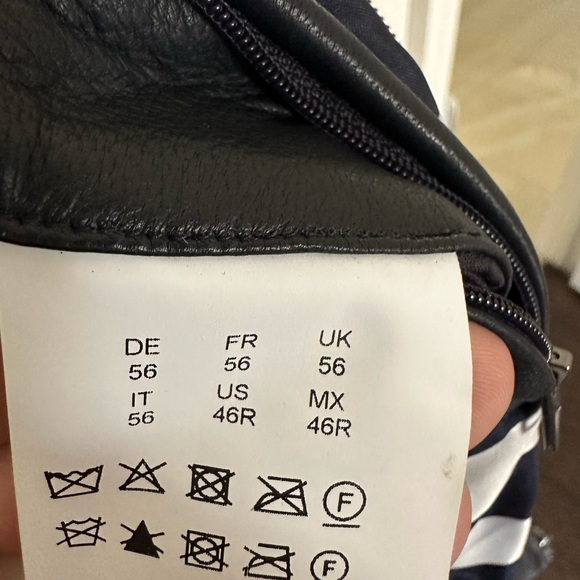 Hugo boss leather jacket - Picture 5 of 5